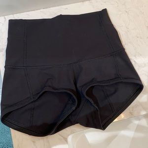 Black lululemon booty short